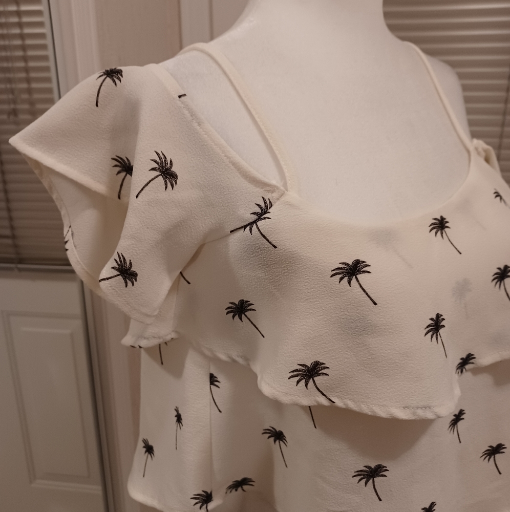 4/$40 Off-Shoulder Palm Tree Top - Size 2 (XS) - Picture 8 of 11